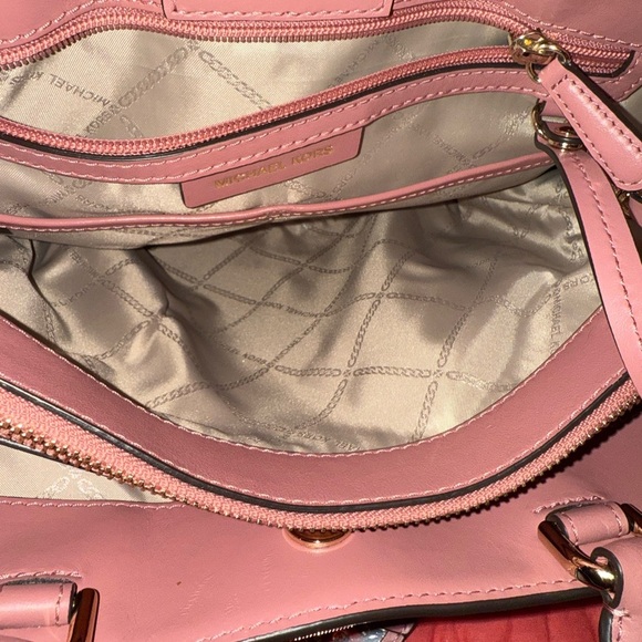Elegant Michael Kors Pink Leather Handbag - Picture 7 of 13